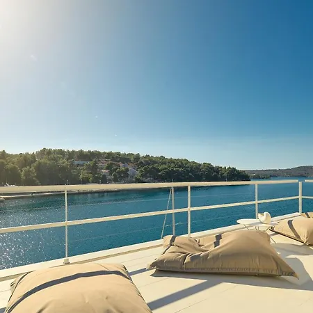 Arc - Perfect Seaside Luxury With Heated Pool 别墅